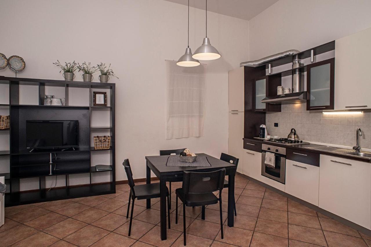 Cortile Del Forno Nel Centro Storico Apartment Arona Bagian luar foto