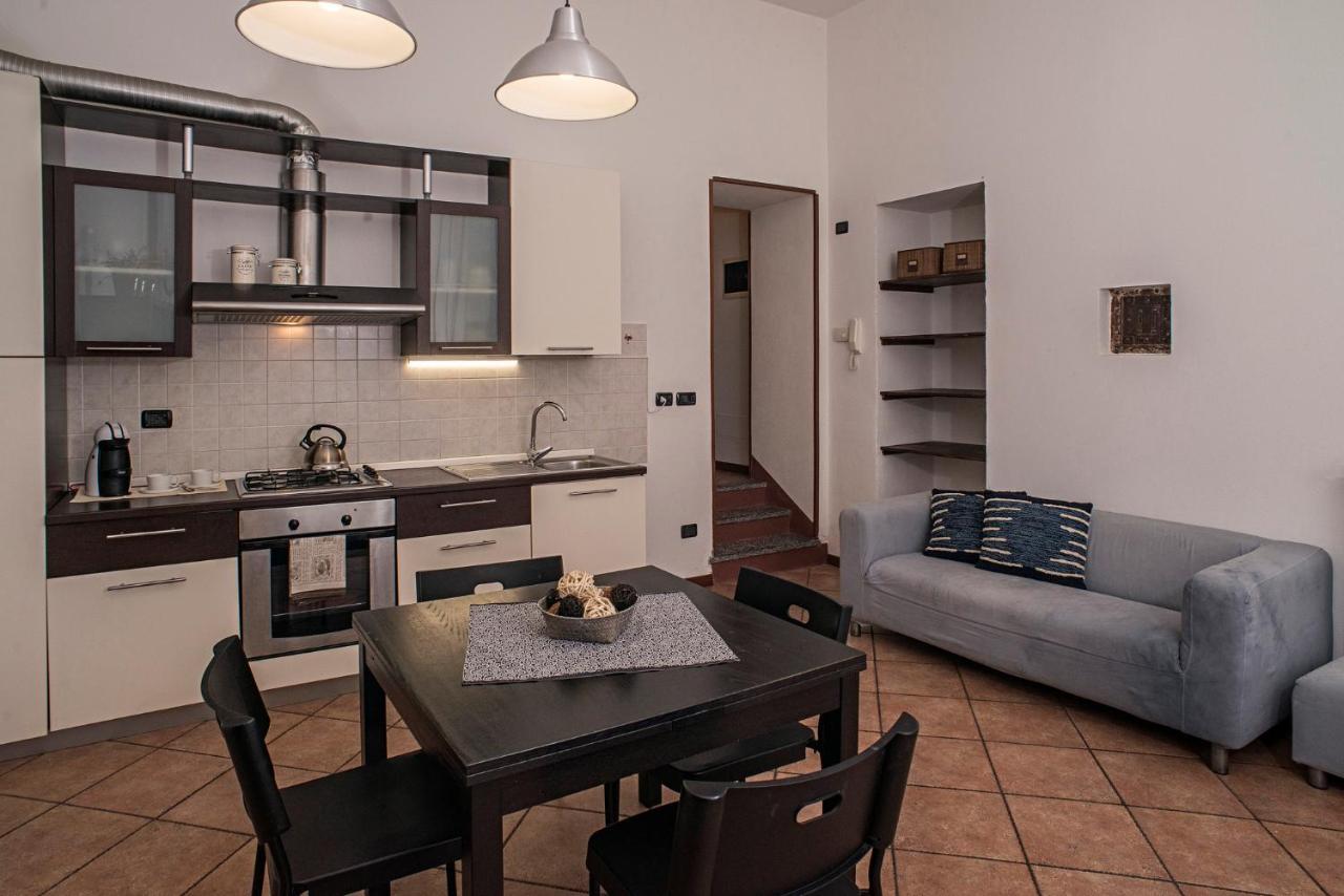 Cortile Del Forno Nel Centro Storico Apartment Arona Bagian luar foto