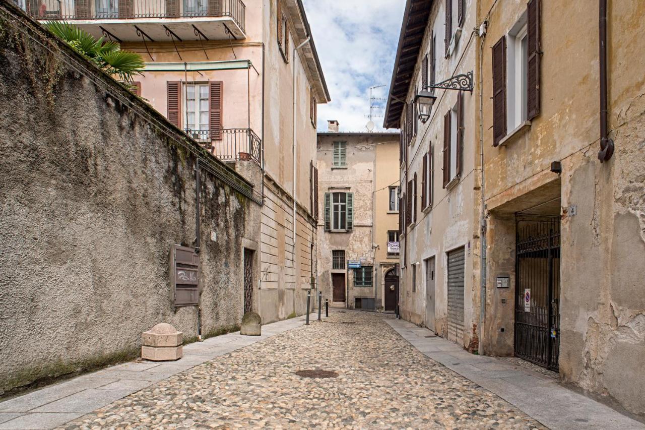 Cortile Del Forno Nel Centro Storico Apartment Arona Bagian luar foto