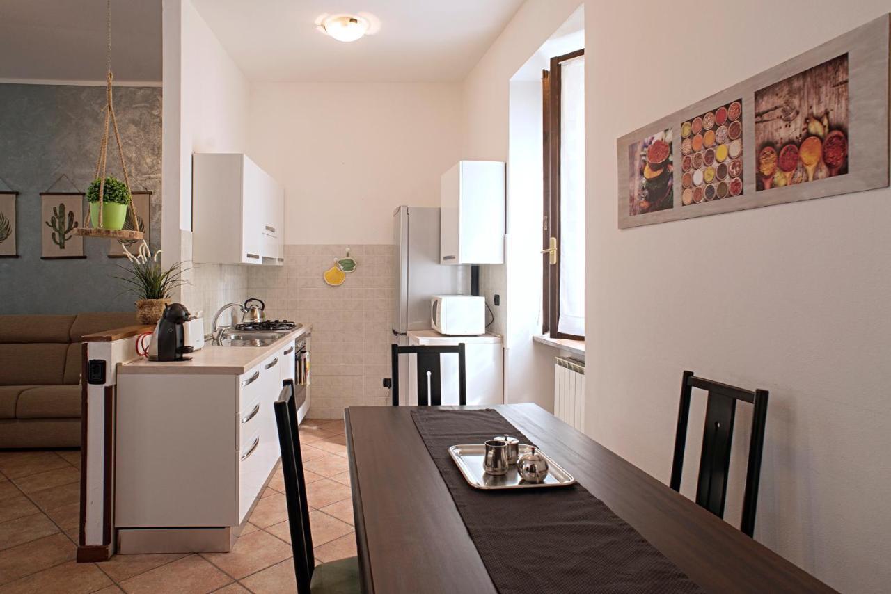 Cortile Del Forno Nel Centro Storico Apartment Arona Bagian luar foto