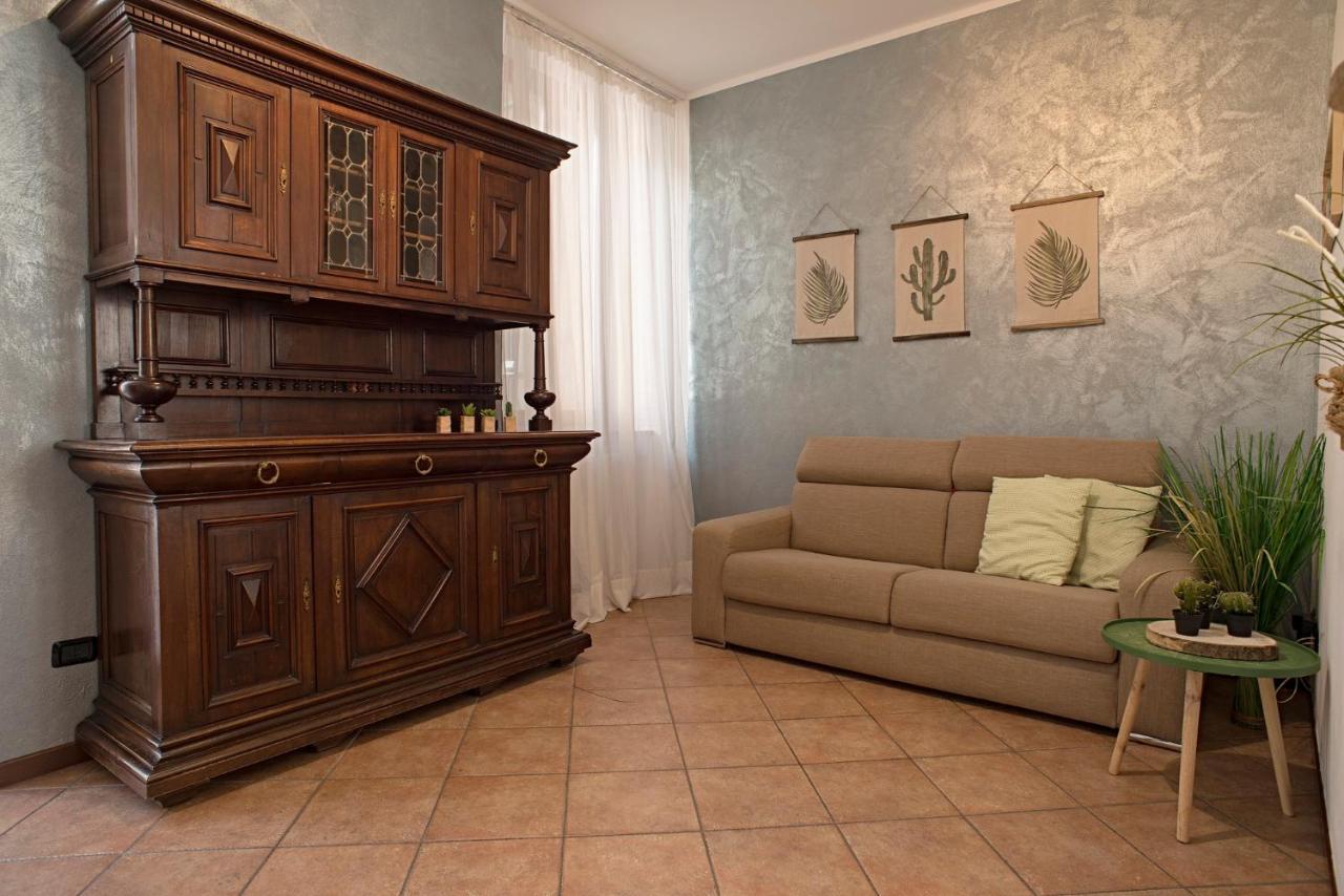 Cortile Del Forno Nel Centro Storico Apartment Arona Bagian luar foto