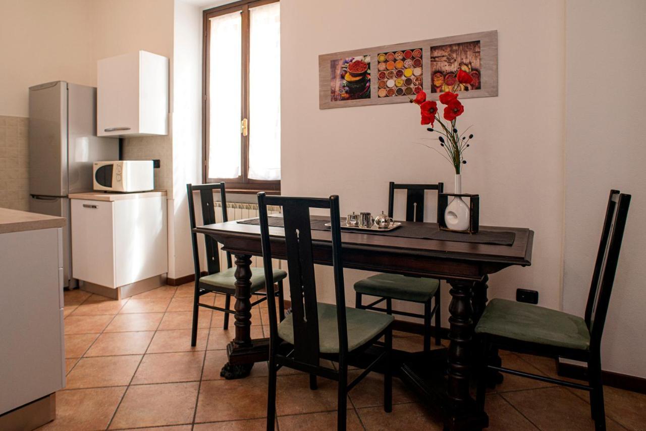 Cortile Del Forno Nel Centro Storico Apartment Arona Bagian luar foto