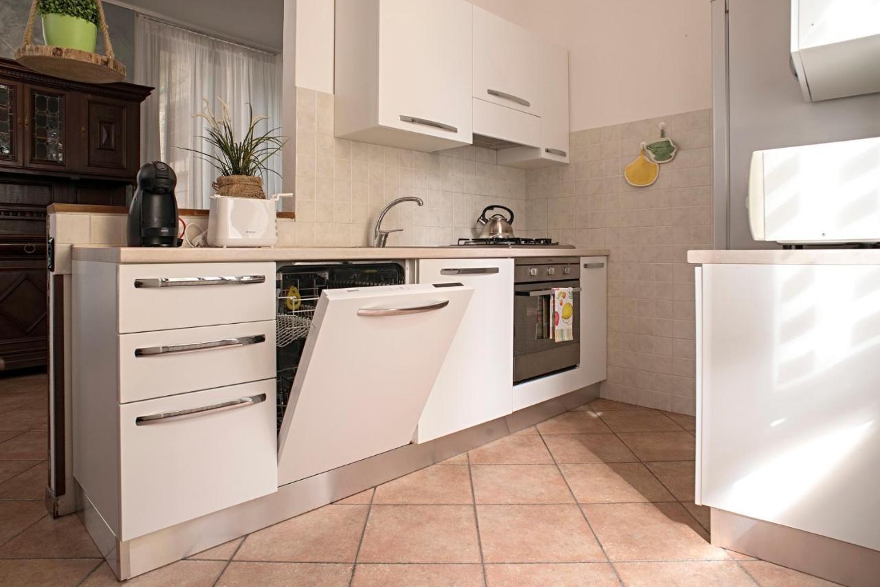 Cortile Del Forno Nel Centro Storico Apartment Arona Bagian luar foto