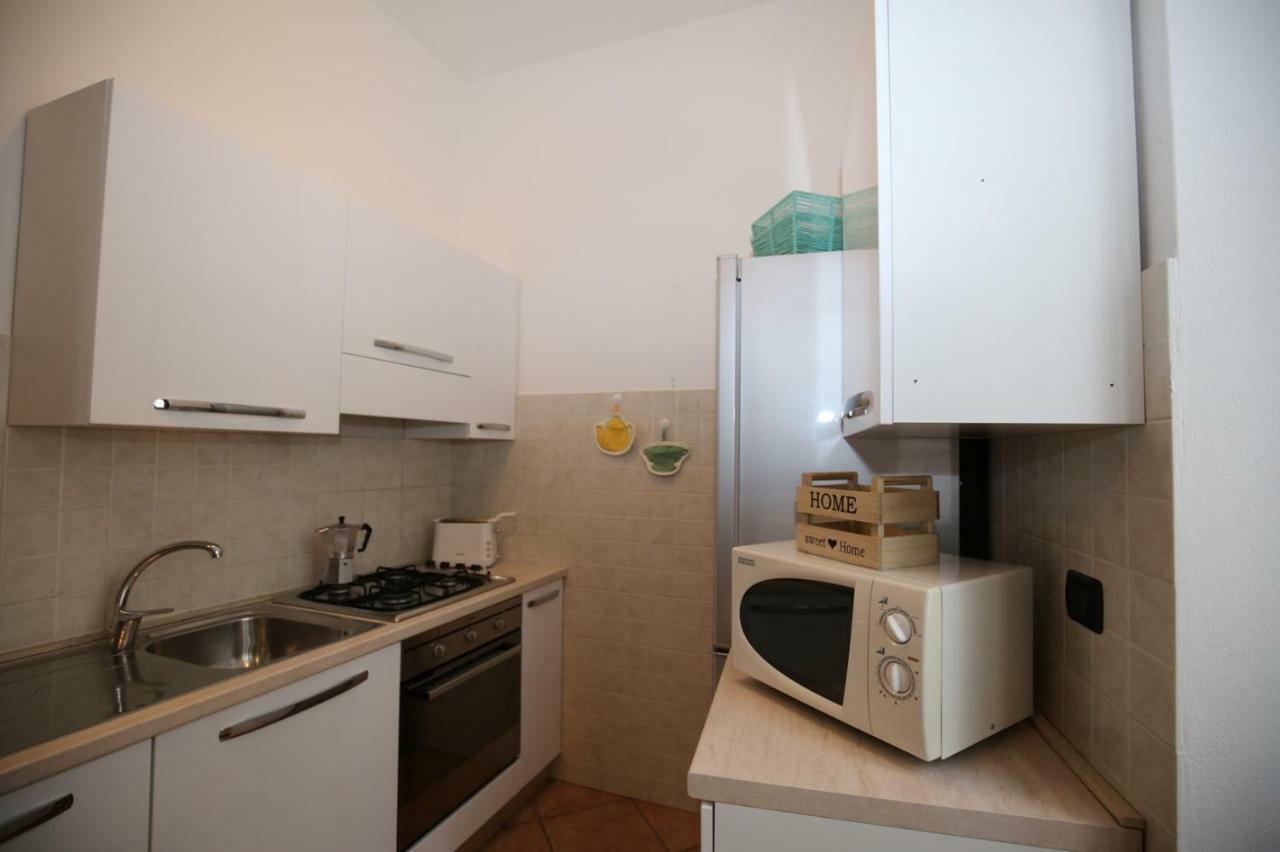 Cortile Del Forno Nel Centro Storico Apartment Arona Bagian luar foto