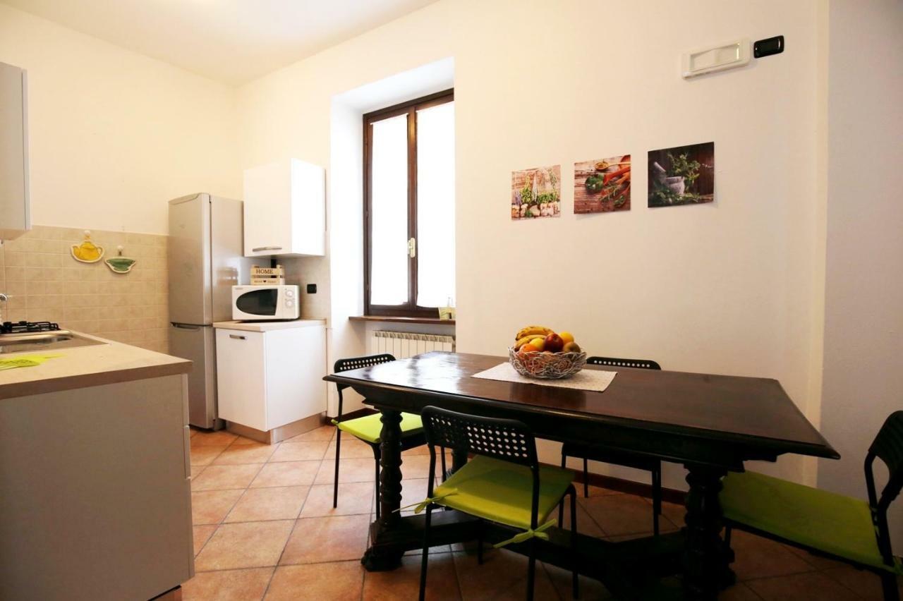 Cortile Del Forno Nel Centro Storico Apartment Arona Bagian luar foto