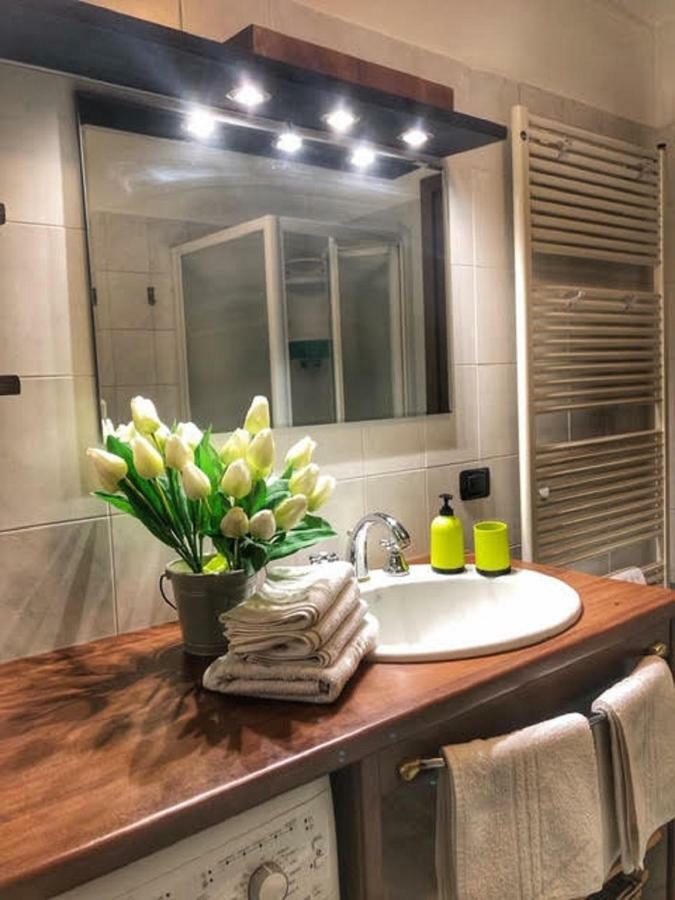 Cortile Del Forno Nel Centro Storico Apartment Arona Bagian luar foto