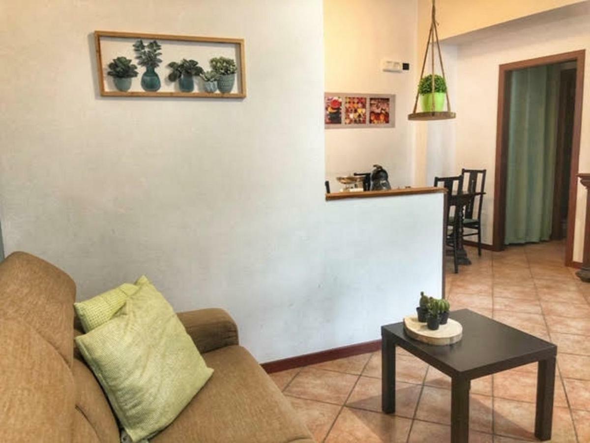 Cortile Del Forno Nel Centro Storico Apartment Arona Bagian luar foto
