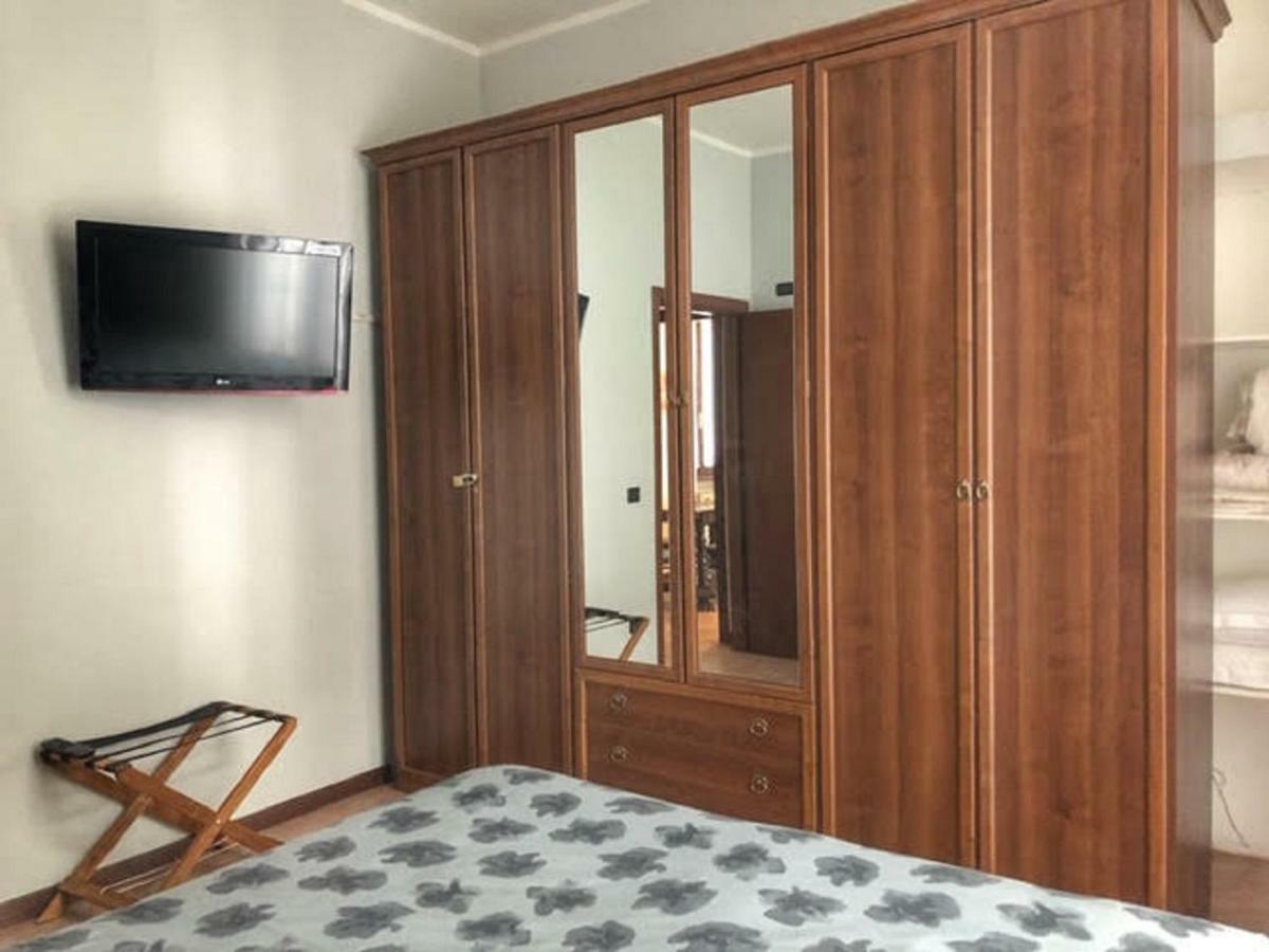 Cortile Del Forno Nel Centro Storico Apartment Arona Bagian luar foto