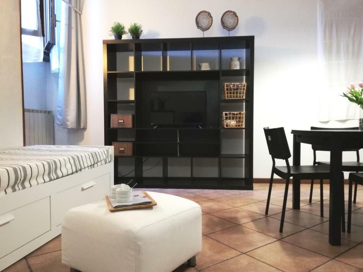 Cortile Del Forno Nel Centro Storico Apartment Arona Bagian luar foto