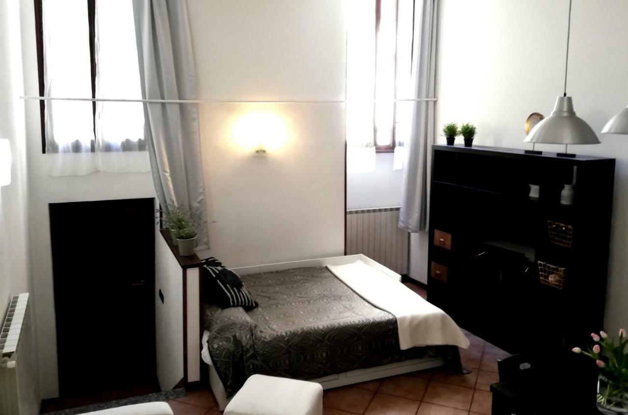Cortile Del Forno Nel Centro Storico Apartment Arona Bagian luar foto