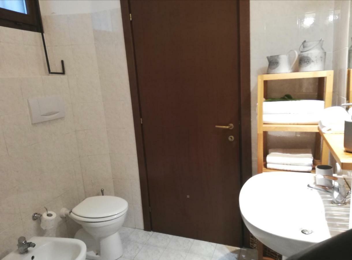 Cortile Del Forno Nel Centro Storico Apartment Arona Bagian luar foto