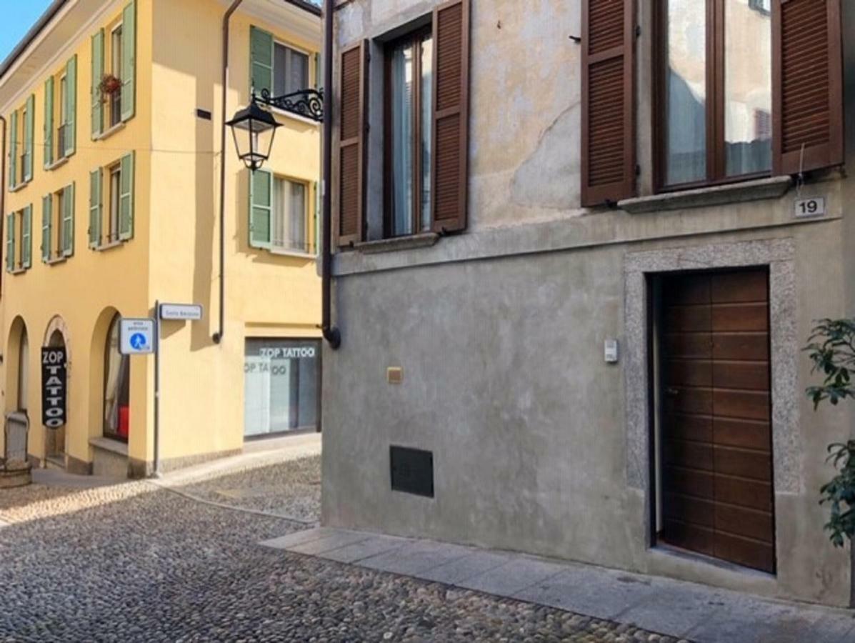 Cortile Del Forno Nel Centro Storico Apartment Arona Bagian luar foto